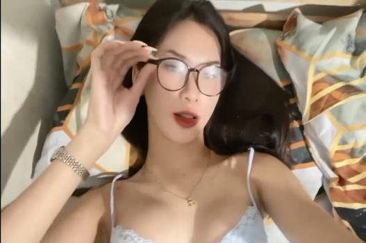Ngực lớn, tình yêu cũng lớn, không có gì để chê trách